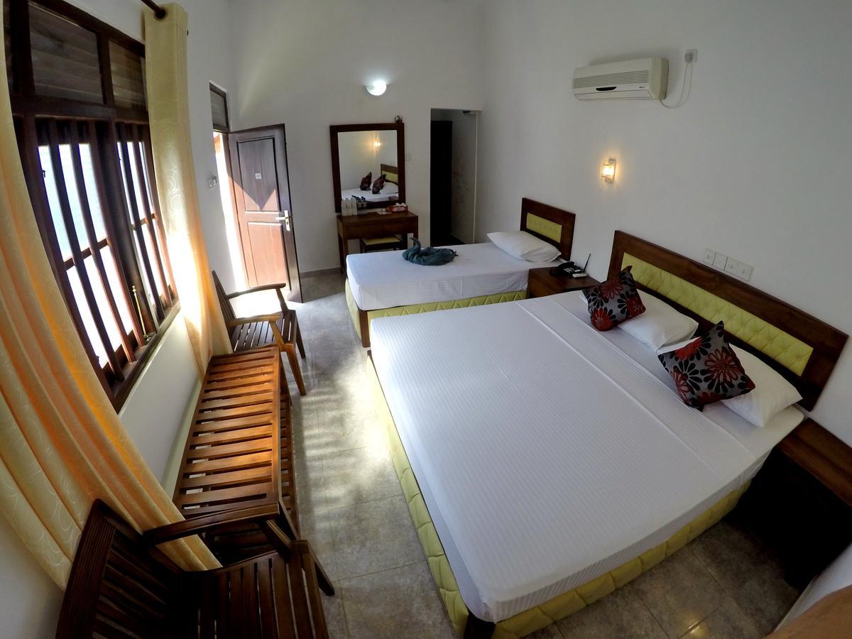Ramon Beach Resort Ambalangoda  Buitenkant foto