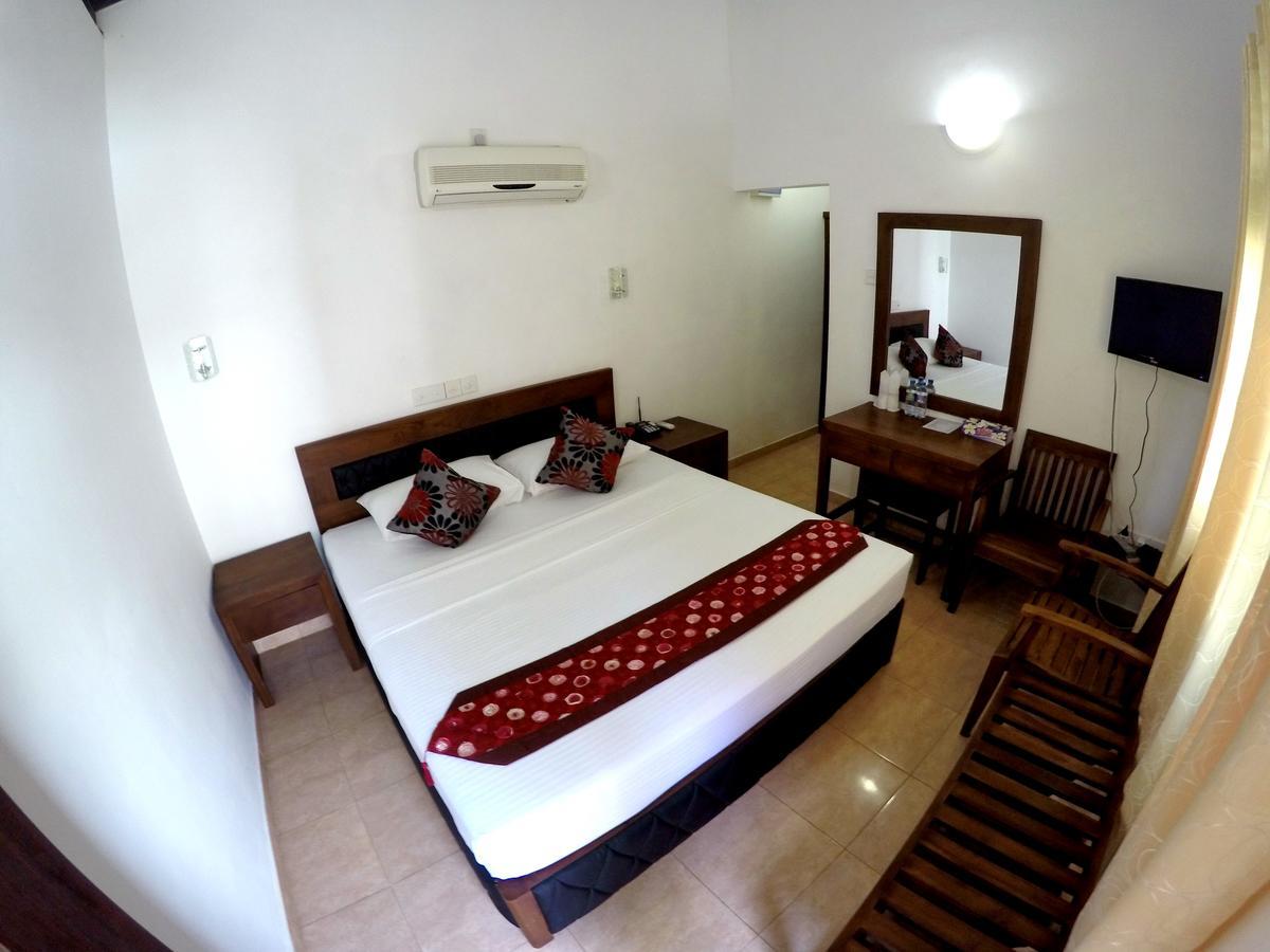 Ramon Beach Resort Ambalangoda  Buitenkant foto