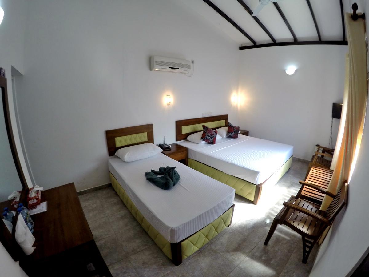 Ramon Beach Resort Ambalangoda  Buitenkant foto