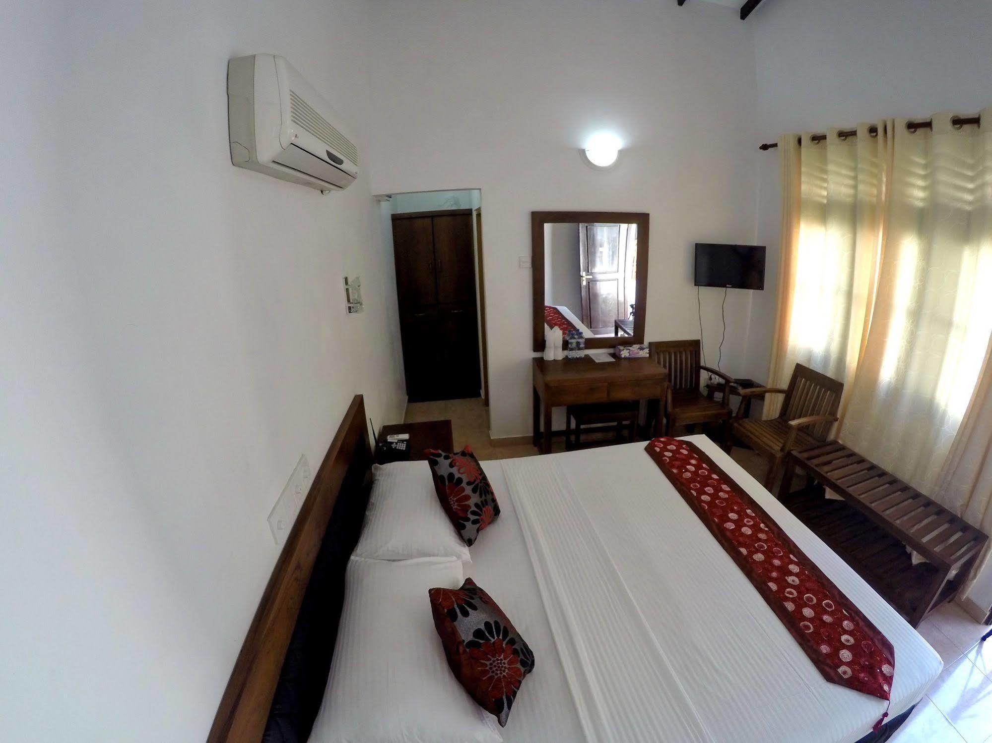 Ramon Beach Resort Ambalangoda  Buitenkant foto