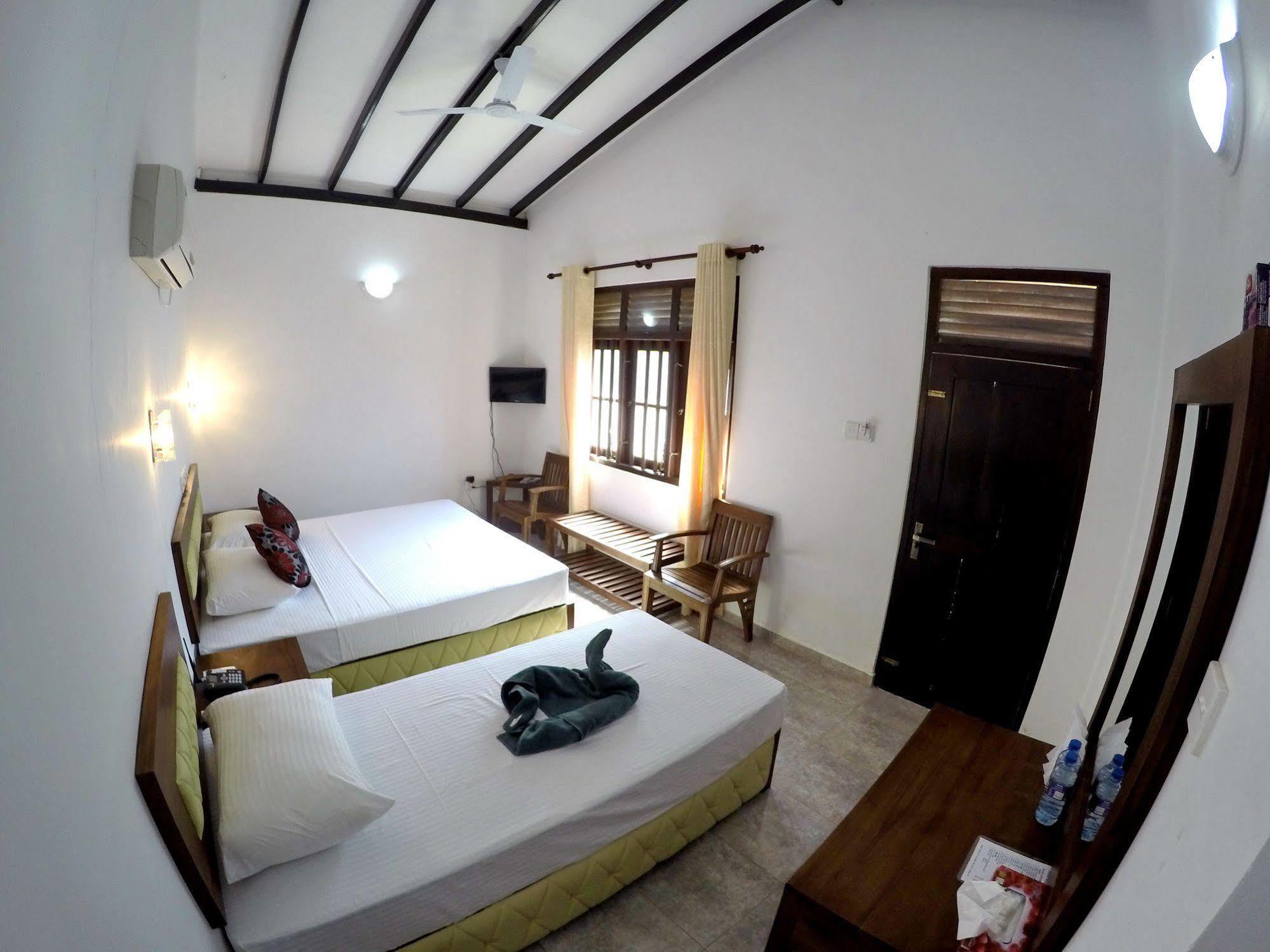 Ramon Beach Resort Ambalangoda  Buitenkant foto