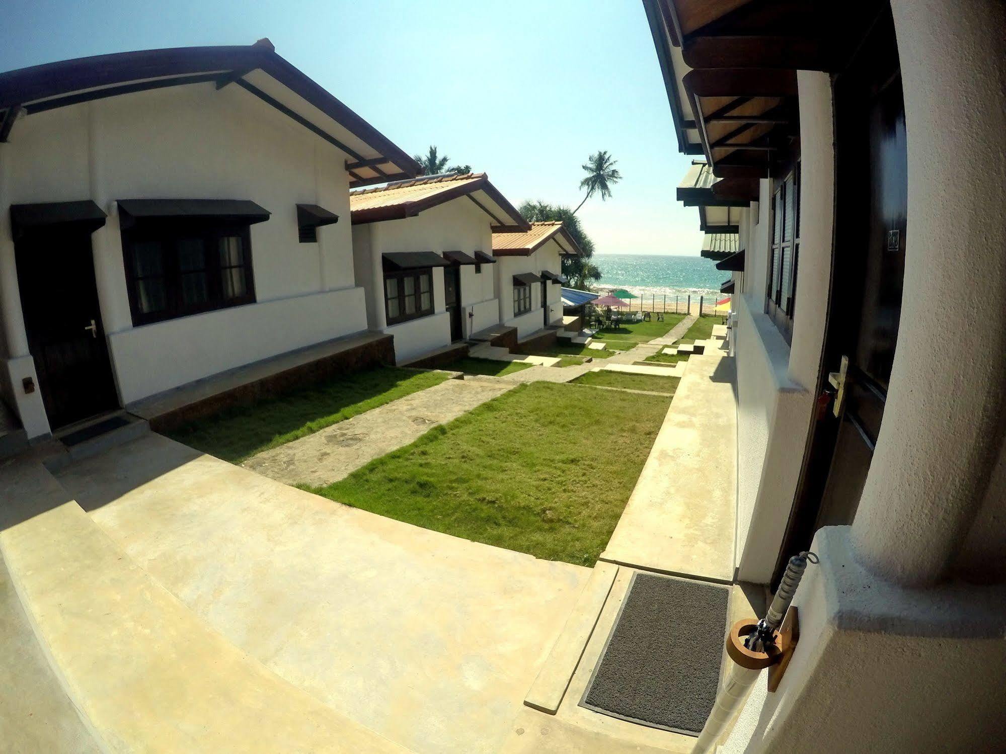 Ramon Beach Resort Ambalangoda  Buitenkant foto