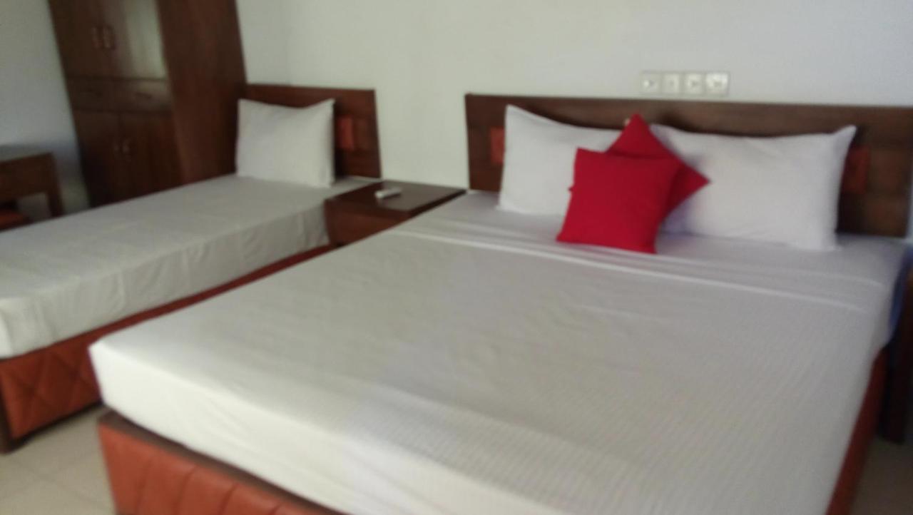 Ramon Beach Resort Ambalangoda  Buitenkant foto